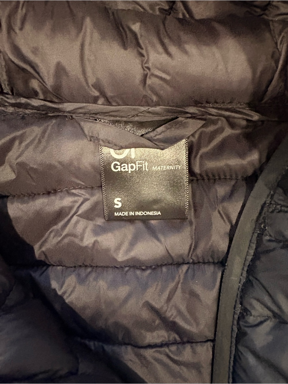 2 for $10 Women’s GAP FIT Gradient Hooded Puffer Jacket - Black & Light Gray - Picture 4 of 5